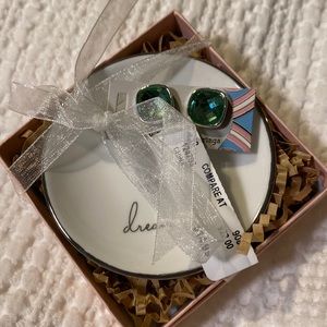 NWT green and silver stud earring